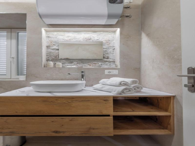 Inmotion Luxury Rooms image