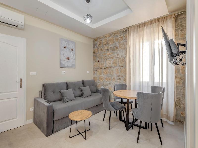 Inmotion Luxury Rooms image