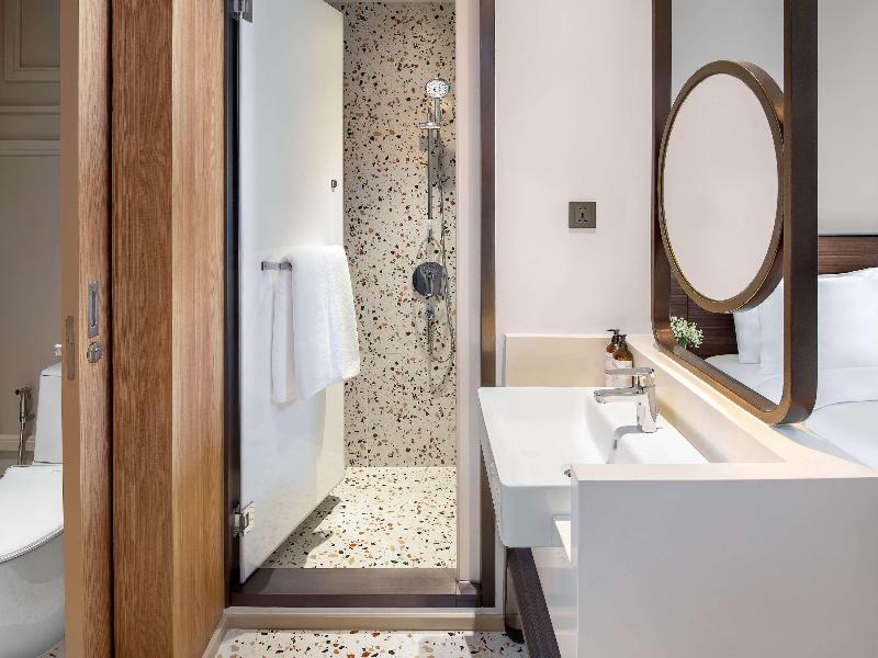 Mercure Bangkok Surawong image