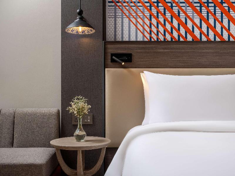 Mercure Bangkok Surawong image