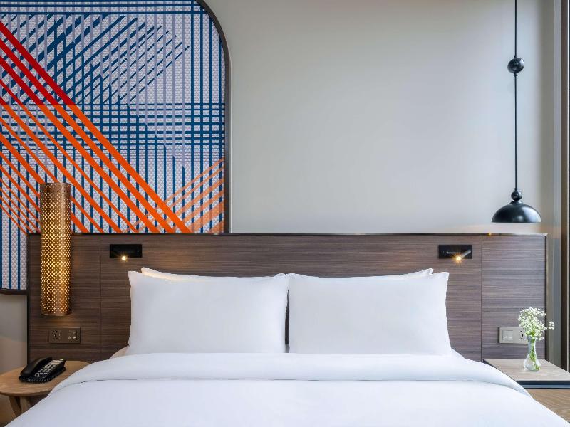 Mercure Bangkok Surawong image