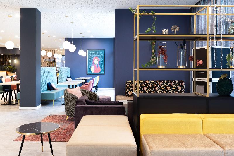 Lobby & Reception