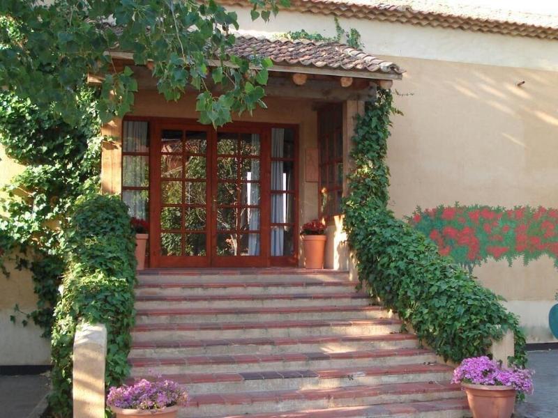 El Rancho De La Aldegüela — exterior view