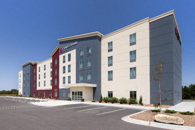 Candlewood Suites Mcpherson image