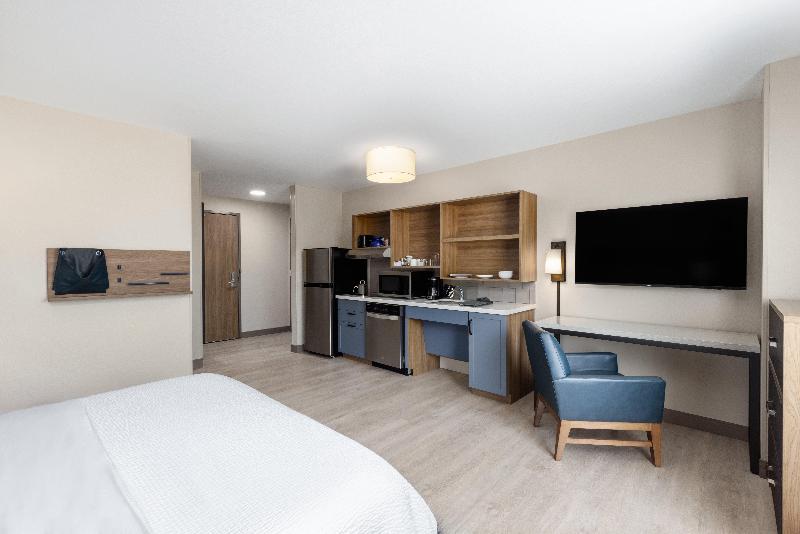 Candlewood Suites Mcpherson image