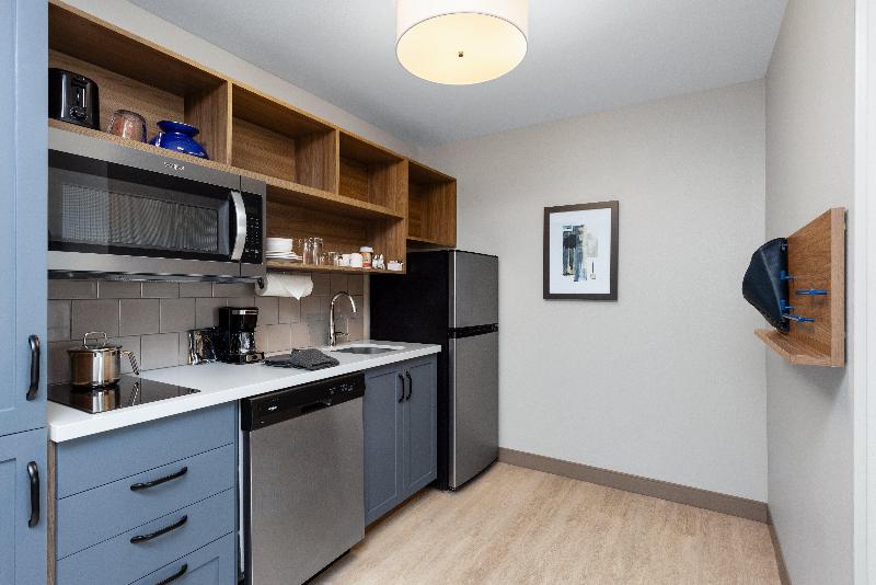 Candlewood Suites Mcpherson image