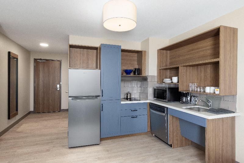 Candlewood Suites Mcpherson image