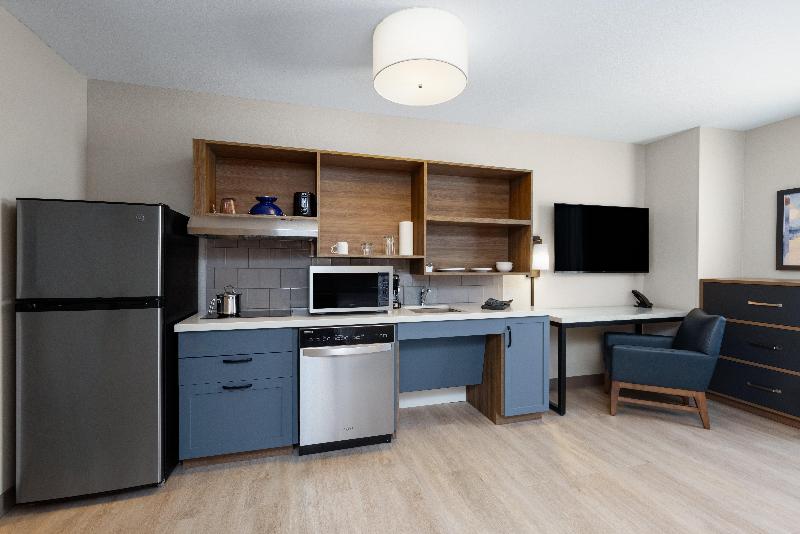 Candlewood Suites Mcpherson image