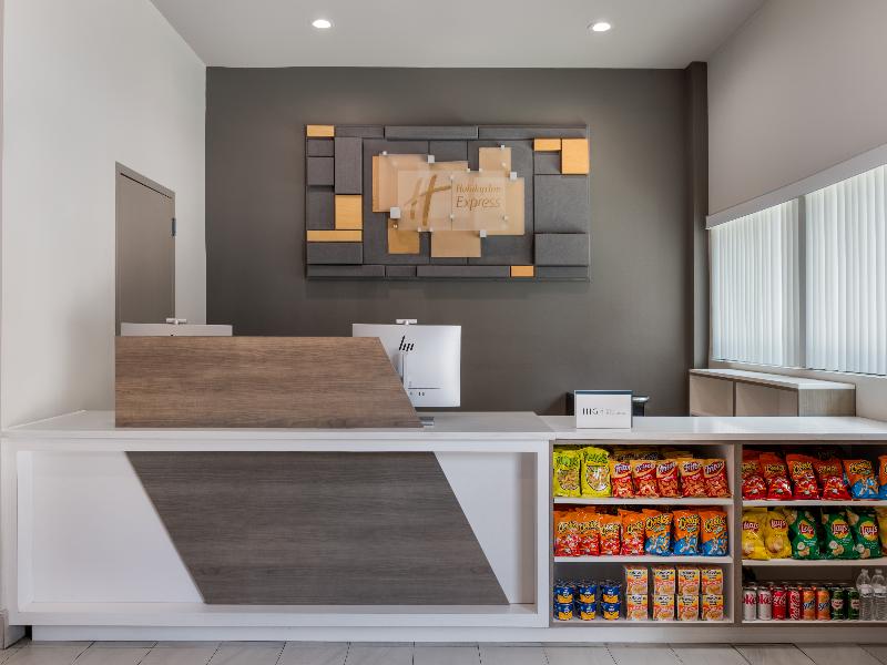Holiday Inn Express & Suites Bronx - Zoo Area IHG image