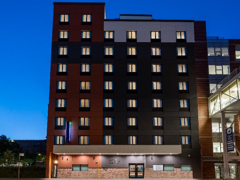 Holiday Inn Express & Suites Bronx - Zoo Area IHG image