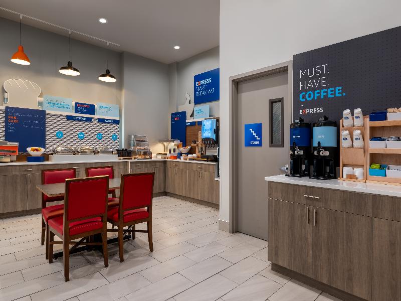 Holiday Inn Express & Suites Bronx - Zoo Area IHG image