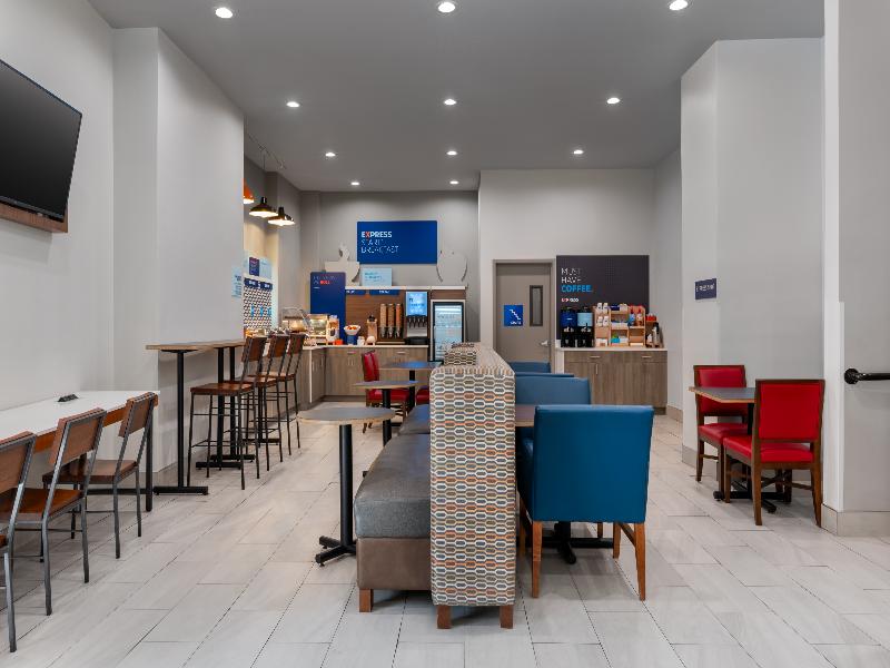 Holiday Inn Express & Suites Bronx - Zoo Area IHG image