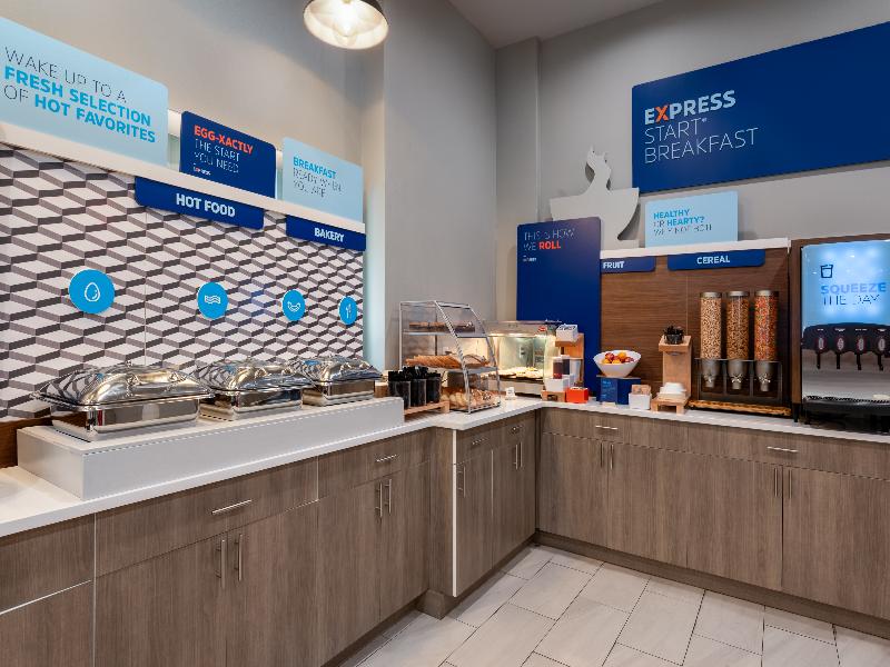 Holiday Inn Express & Suites Bronx - Zoo Area IHG image