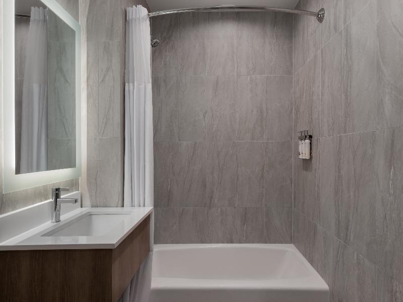 Holiday Inn Express & Suites Bronx - Zoo Area IHG image