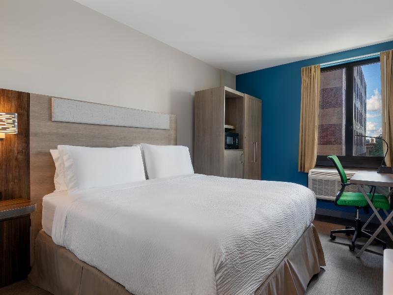 Holiday Inn Express & Suites Bronx - Zoo Area IHG image