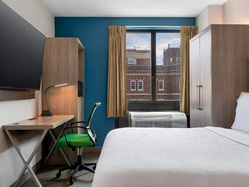 Holiday Inn Express & Suites Bronx - Zoo Area IHG image