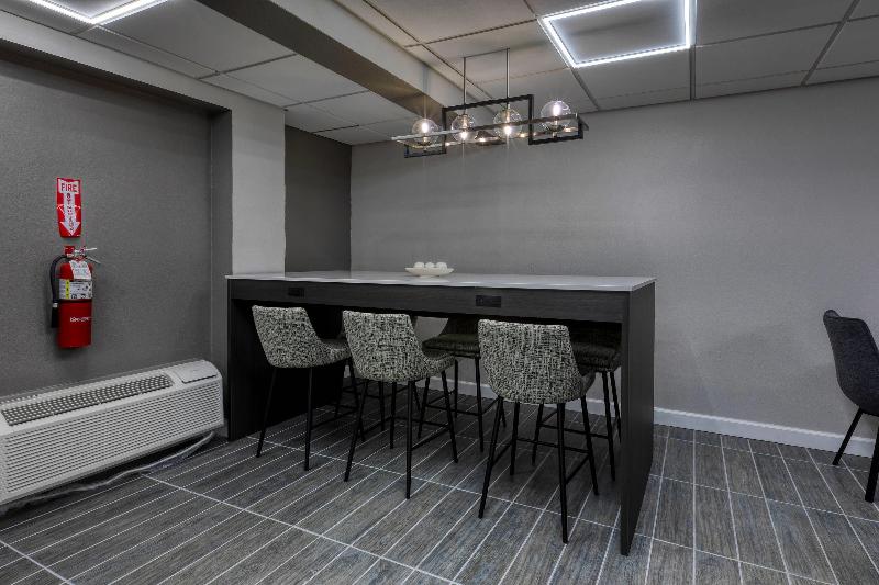 River City Hotel image