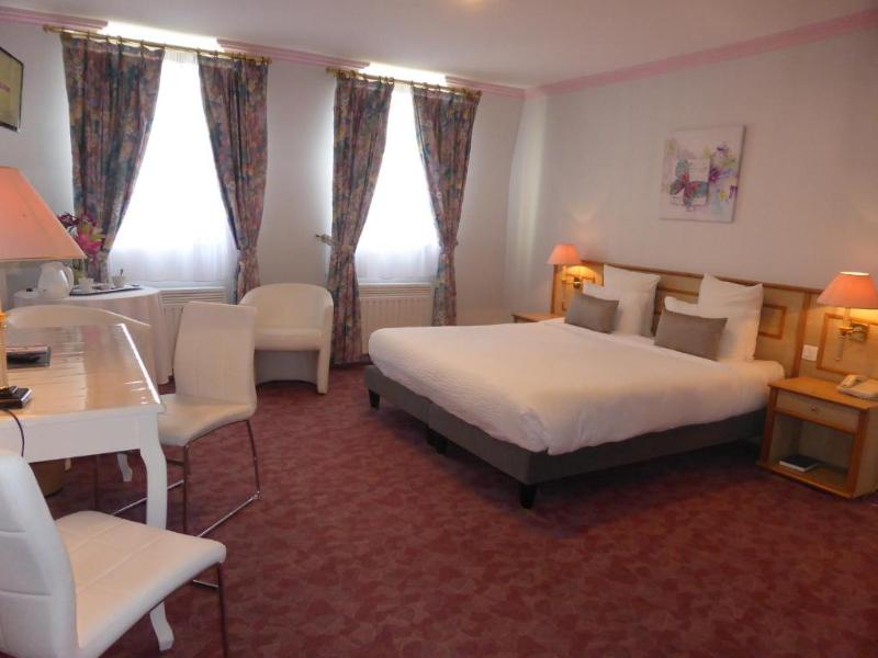 Logis Hostellerie Saint Louis image