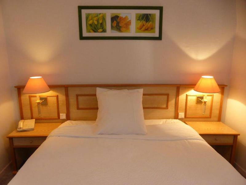 Logis Hostellerie Saint Louis image