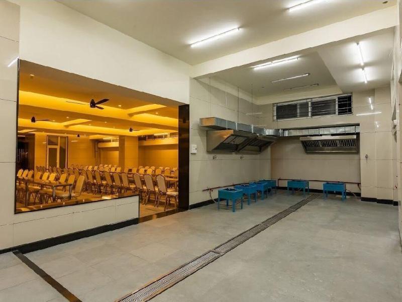 Patel Comforts Inn And Suites image