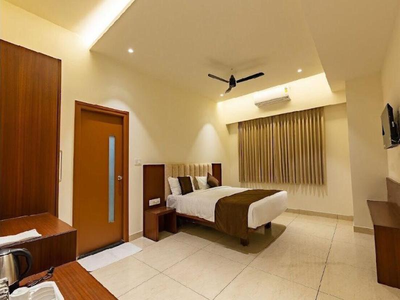 Patel Comforts Inn And Suites image