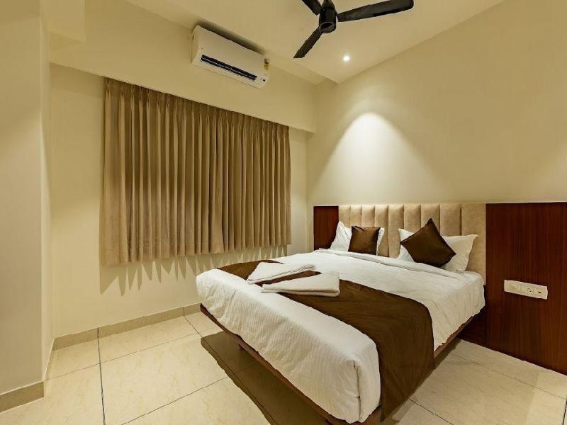 Patel Comforts Inn And Suites image