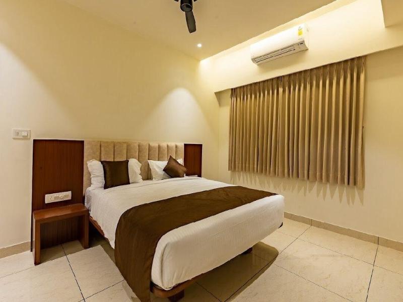 Patel Comforts Inn And Suites image
