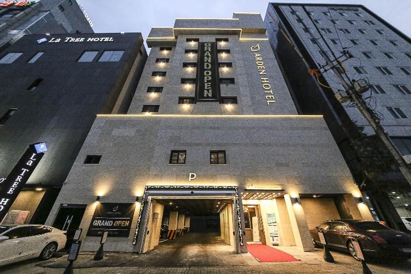 Arden Hotel image