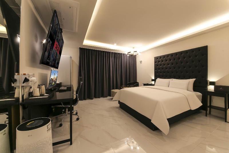 Arden Hotel image