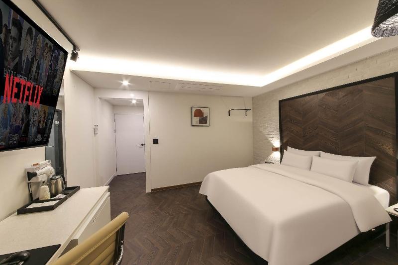 Arden Hotel image