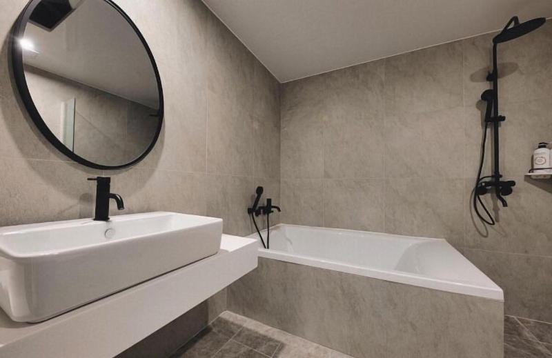 Arden Hotel image
