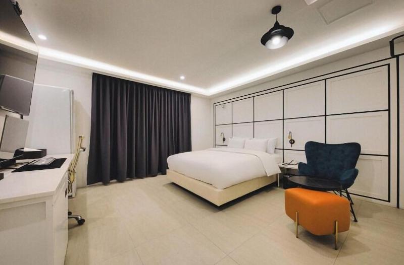 Arden Hotel image