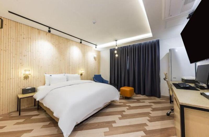 Arden Hotel image