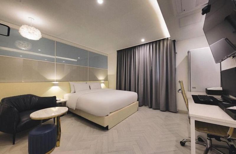 Arden Hotel image