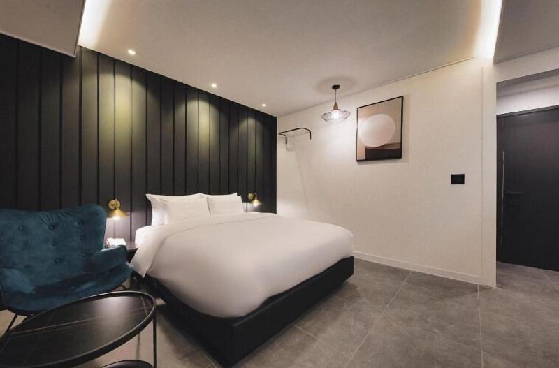 Arden Hotel image