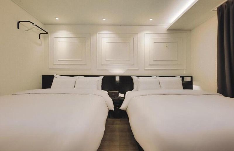Arden Hotel image