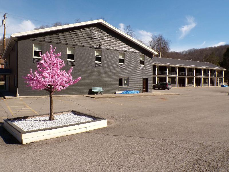 Luxor Inn & Suites A Travelodge By Wyndham image