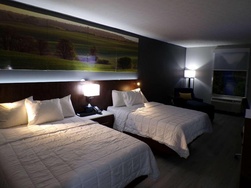 Luxor Inn & Suites A Travelodge By Wyndham image