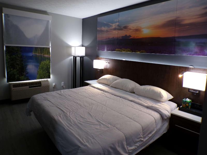 Luxor Inn & Suites A Travelodge By Wyndham image
