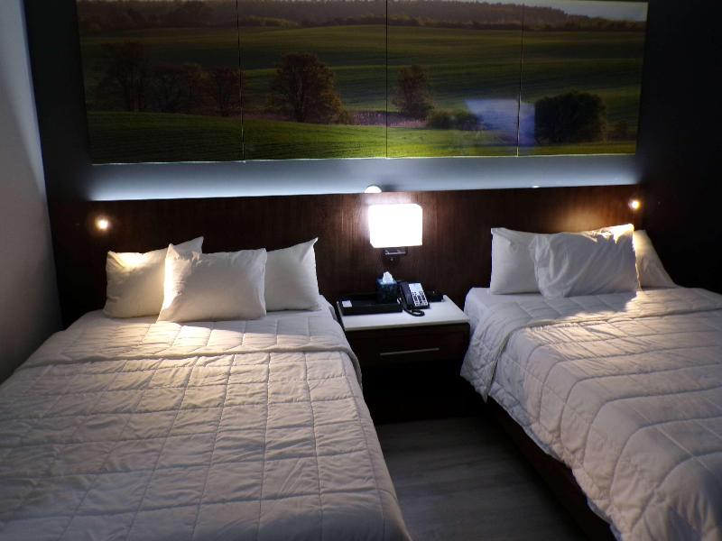 Luxor Inn & Suites A Travelodge By Wyndham image