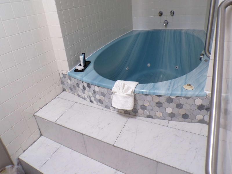 Luxor Inn & Suites A Travelodge By Wyndham image