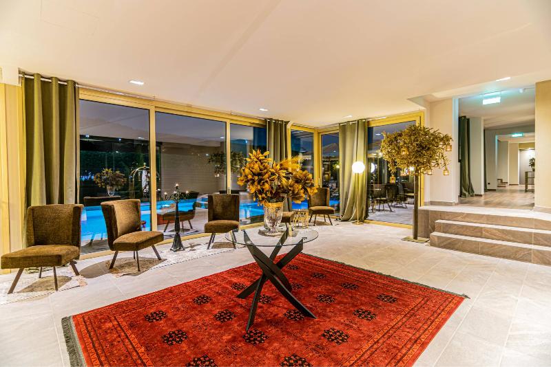 Golden Suites & Spa