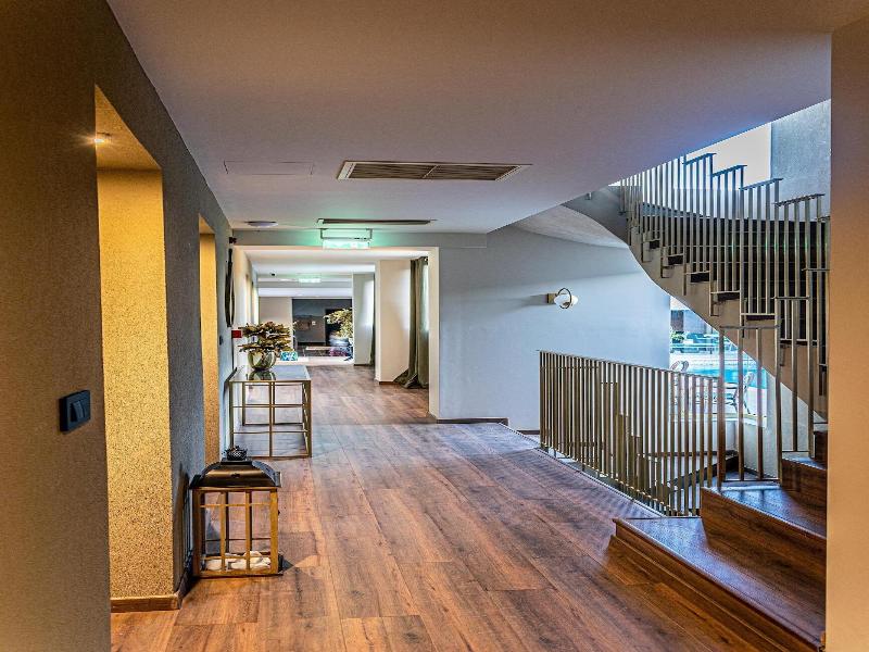 Golden Suites & Spa