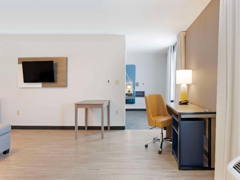 Comfort Inn & Suites Mountain Grove US-60 image