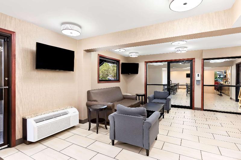 Quality Inn Middleburg Heights Cleveland Airport image