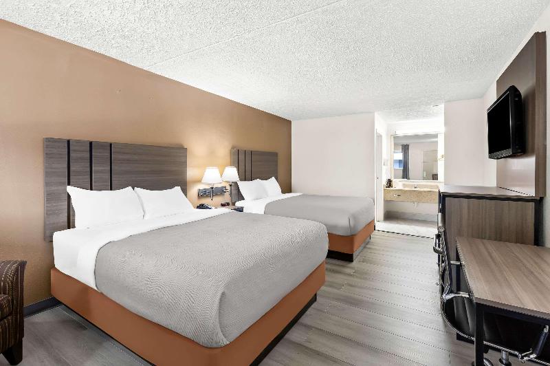 Quality Inn Middleburg Heights Cleveland Airport image