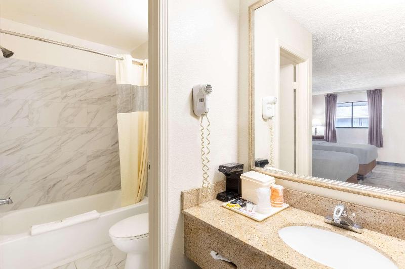Quality Inn Middleburg Heights Cleveland Airport image