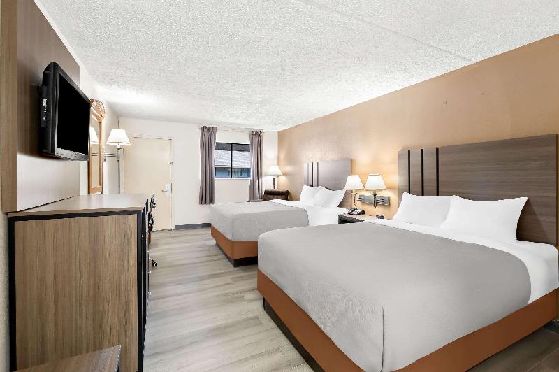 Quality Inn Middleburg Heights Cleveland Airport image