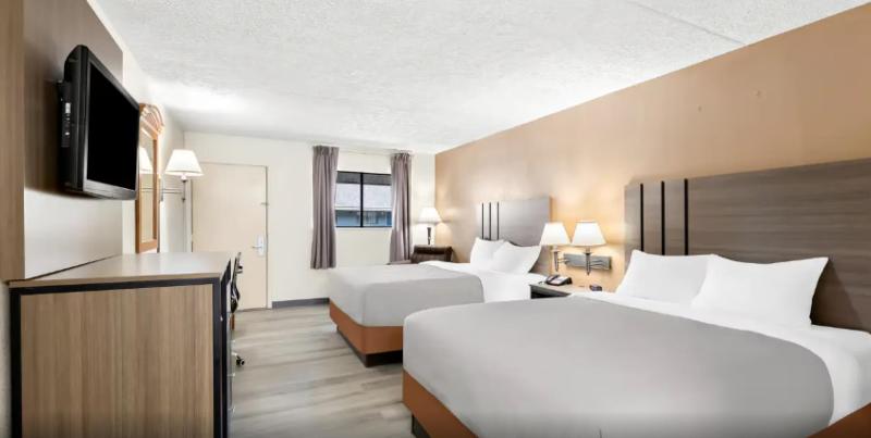 Quality Inn Middleburg Heights Cleveland Airport image