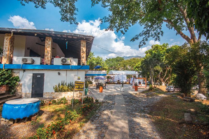 Hotel Familia Casa Blanca 3